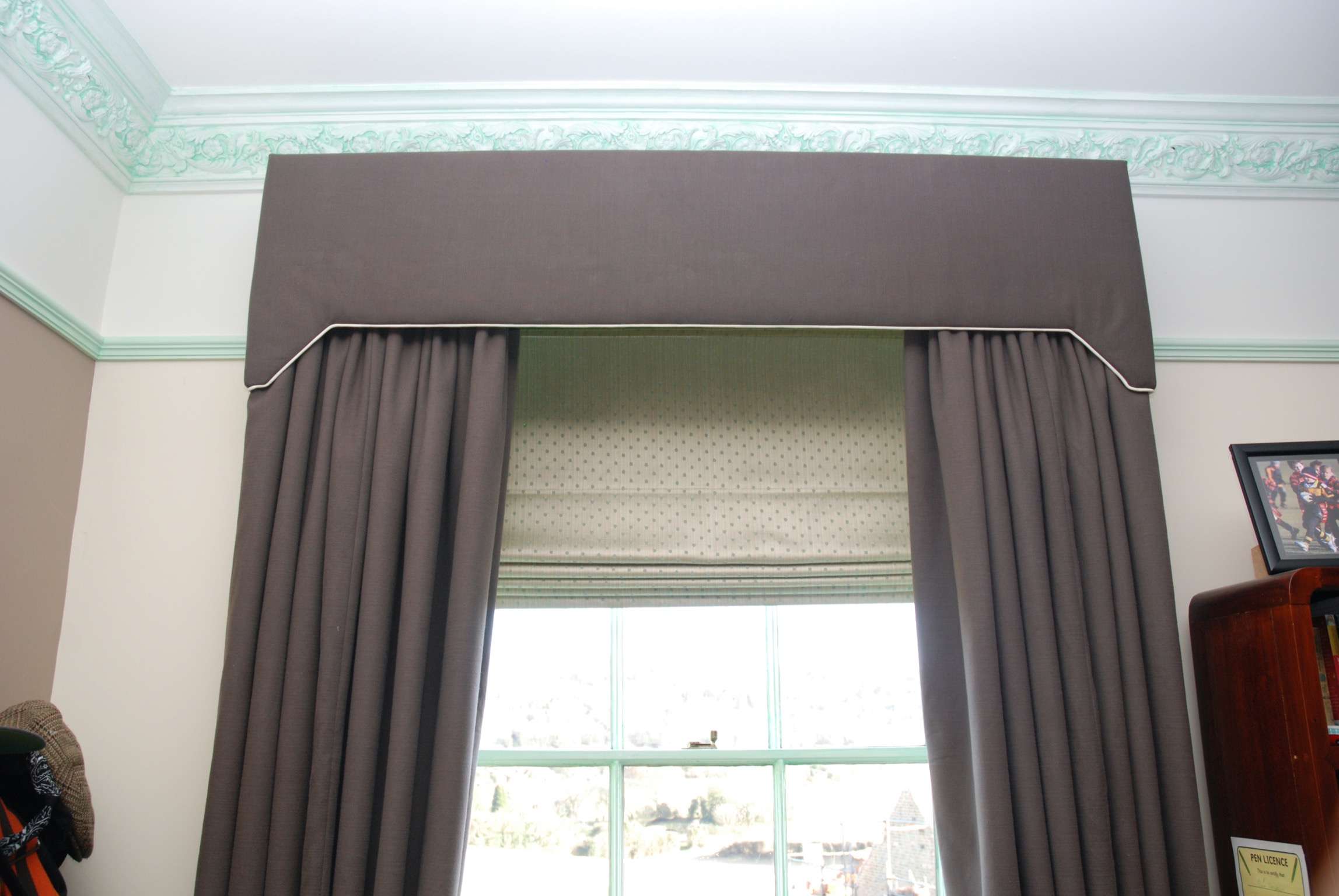 Shaped pelmet